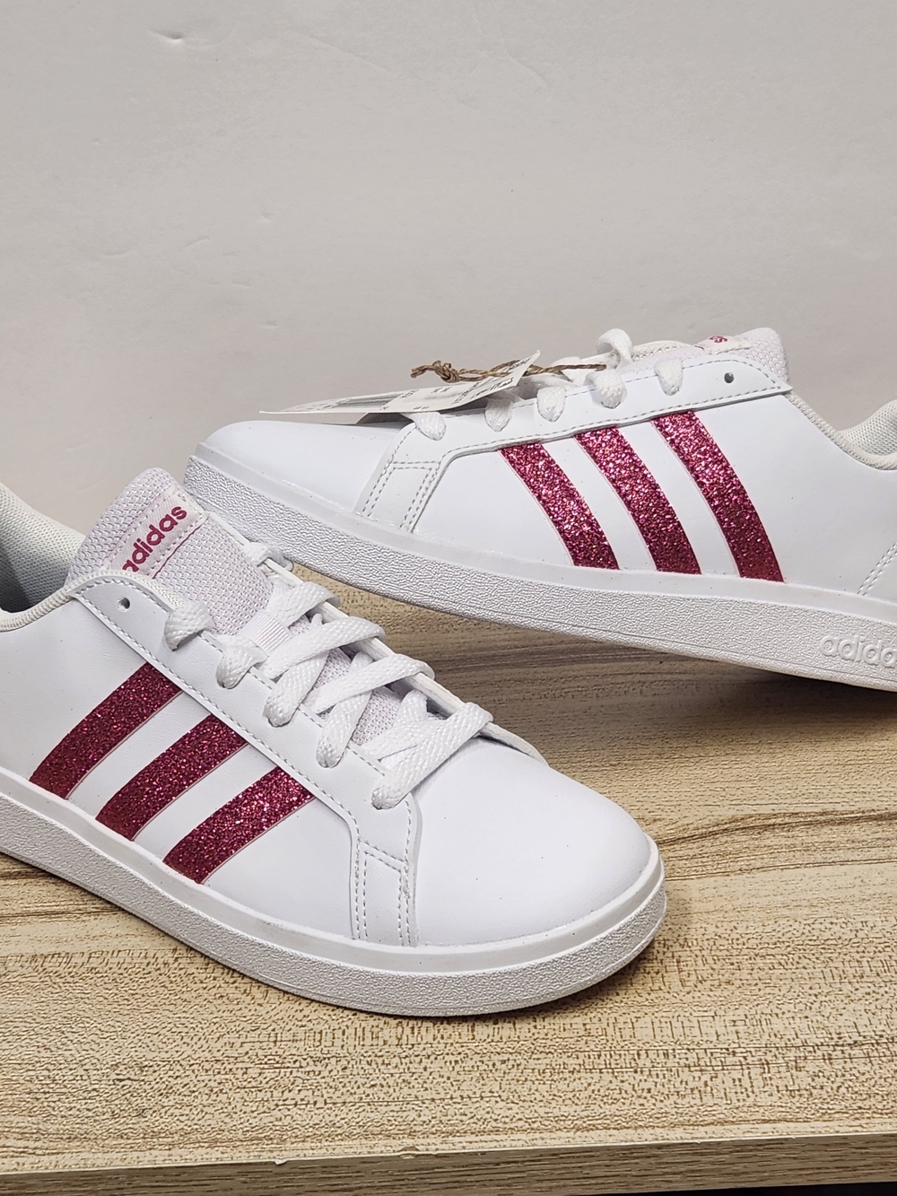 Adidas Kid’s White Sneakers with Pink Glitter Stripes Size 4 Girls